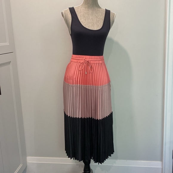 Club Monaco Colourblock Pink and Black Pleated Midi Skirt Size XSmall - Picture 2 of 14